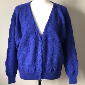 Vintage bow pattern knit cardigan -size medium/large -blue/purple v-neck sweater
